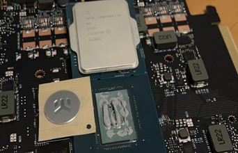 RTX4080FE显卡PCB板图片曝光 大量供电位置空焊