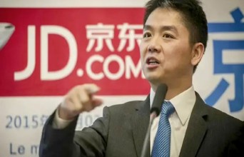拿高管的钱给员工交五险一金 被“架空”的东哥凭什么？