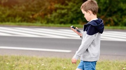 法国升级学生智能手机限制:在校期间必须放入储物柜