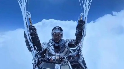 机长谈男子被吸到8598米高空:有撞上民航飞机的威胁