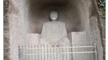 男子花两个月雕刻奥特曼佛像，被有关人员叫停了